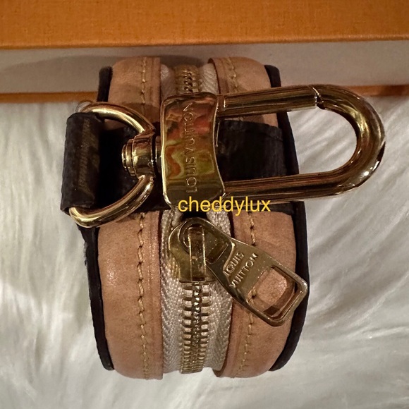 🦄🦄🦄 Authentic Rare Louis Vuitton Horizon Round Purse - Picture 4 of 7